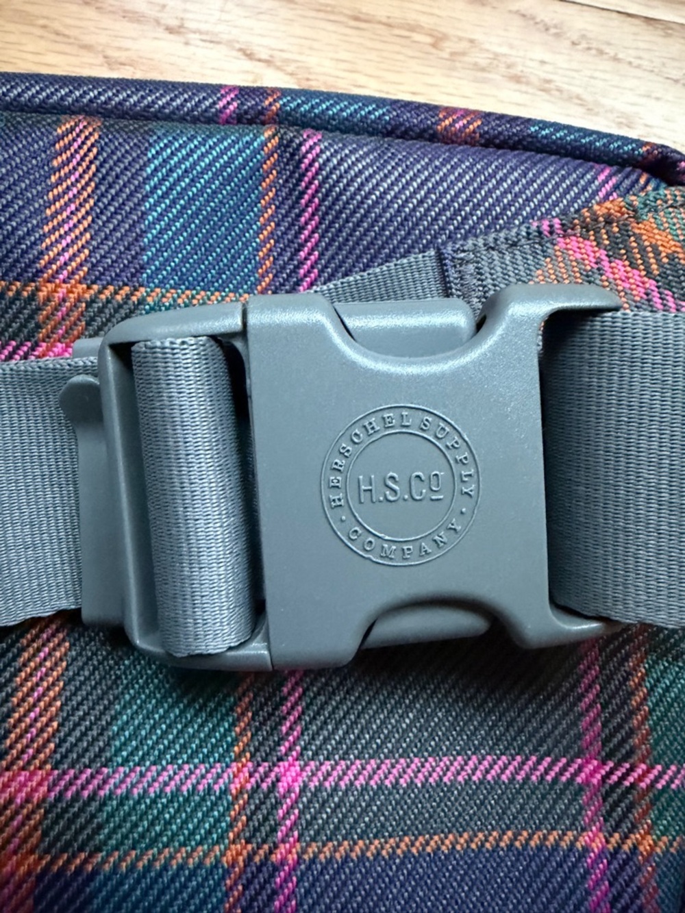 Herschel Supply Co. Fifteen  Hip Pack in the "Pewter Plaid" colorway NWT - Picture 5 of 5